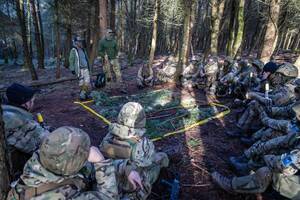 Навчальний центр Camp Jomsborg розміщений у Нова Демба – Ліпа, за 160 км від кордону з Україною