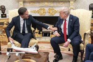 Рютте "умело использует лесть", чтобы удерживать Трампа на стороне как НАТО, так и Украины, отметили СМИ