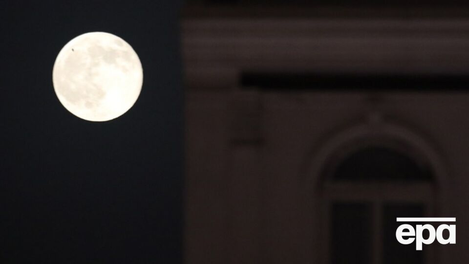 На Луне найдены редкие частицы