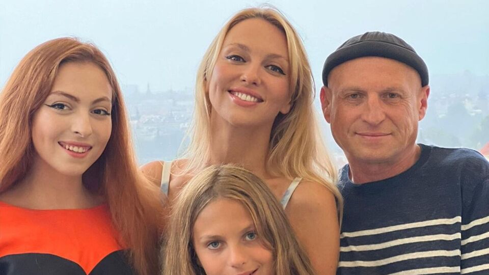 Полякова вышла замуж за Буряковского в 2004 году. В браке у пары родились две дочери