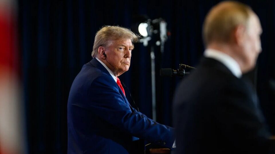 Чтобы убедить Трампа изменить курс, Путину, похоже, понадобились лишь несколько лестных слов и телефонный звонок, отметил колумнист Bloomberg