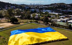 Флаг-рекордсмен путешествовал по Украине и миру – его разворачивали в Мариуполе, Бахмуте, Киеве, Львове, Одессе, а также в Кракове, Бостоне, Вашингтоне и Сиднее