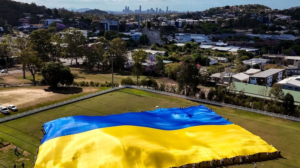 Флаг-рекордсмен путешествовал по Украине и миру – его разворачивали в Мариуполе, Бахмуте, Киеве, Львове, Одессе, а также в Кракове, Бостоне, Вашингтоне и Сиднее