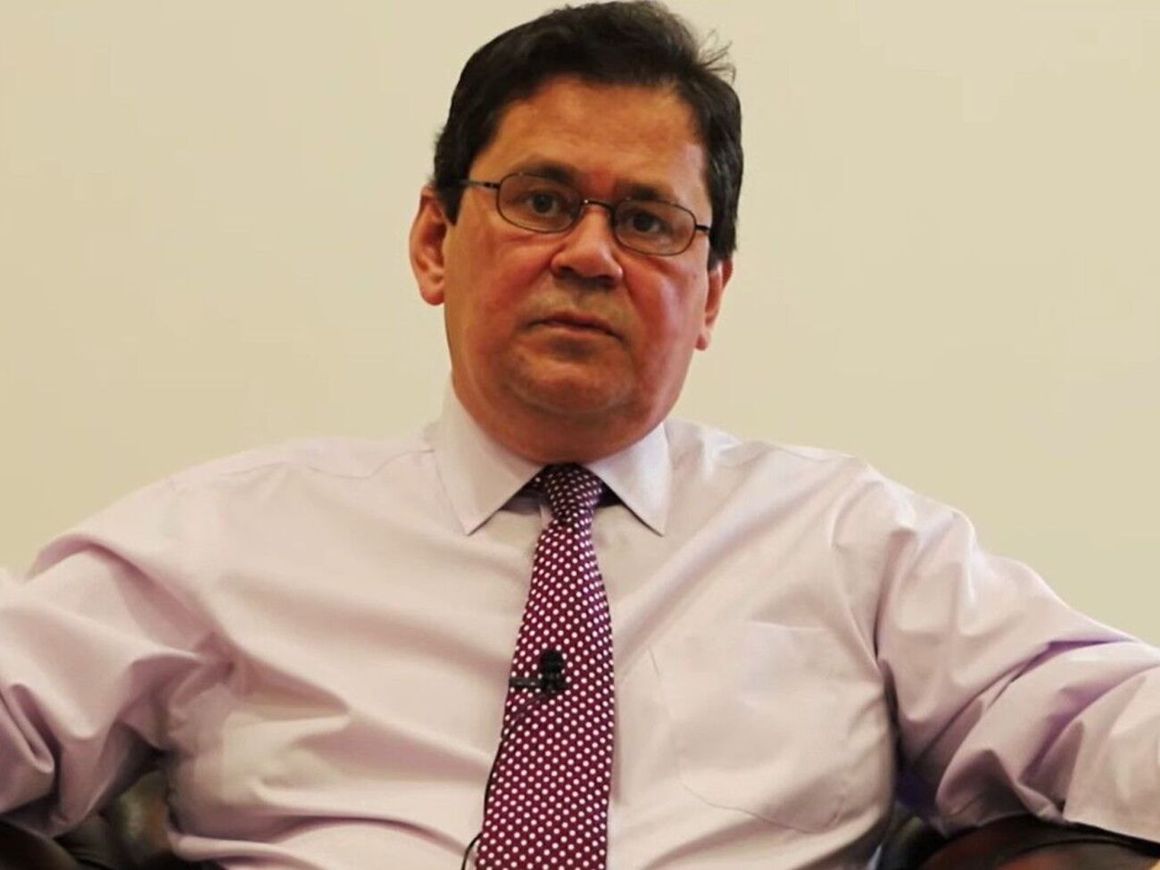 Кромптон упродовж п'яти років був британським послом у Саудівській Аравії