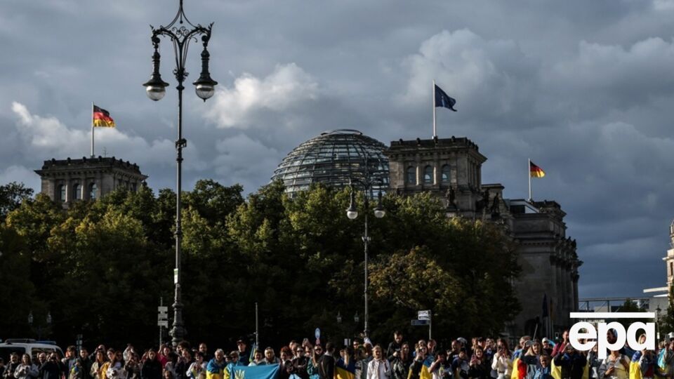 На середину октября в Германии проживало около 1,26 млн украинцев, бежавших от войны, отметили в МВД ФРГ
