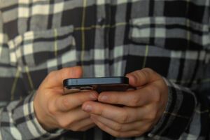 Украинцев призвали критически относиться к сомнительным видео из соцсетей