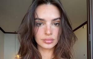 Ратаковски показала откровенное фото