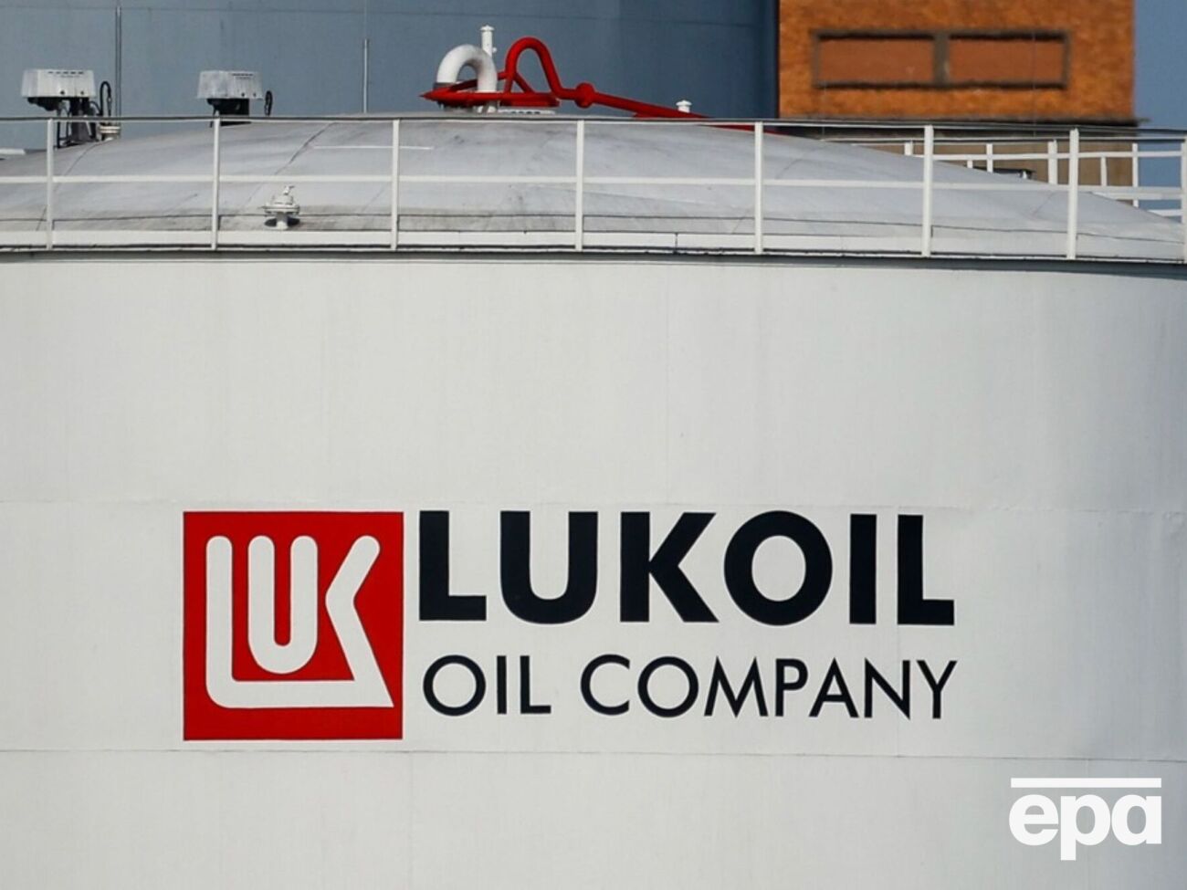 В случае нарушения санкций, в частности со стороны иностранных финучреждений, пытающихся их обойти, предусмотрены строгие штрафы и каскадные ограничения