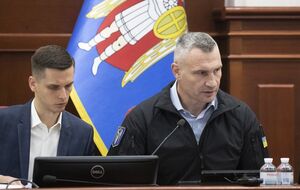 Киев увеличивает расходы на оборону и будет требовать у ВР средства, которые изъяли из городского бюджета, заявил Кличко