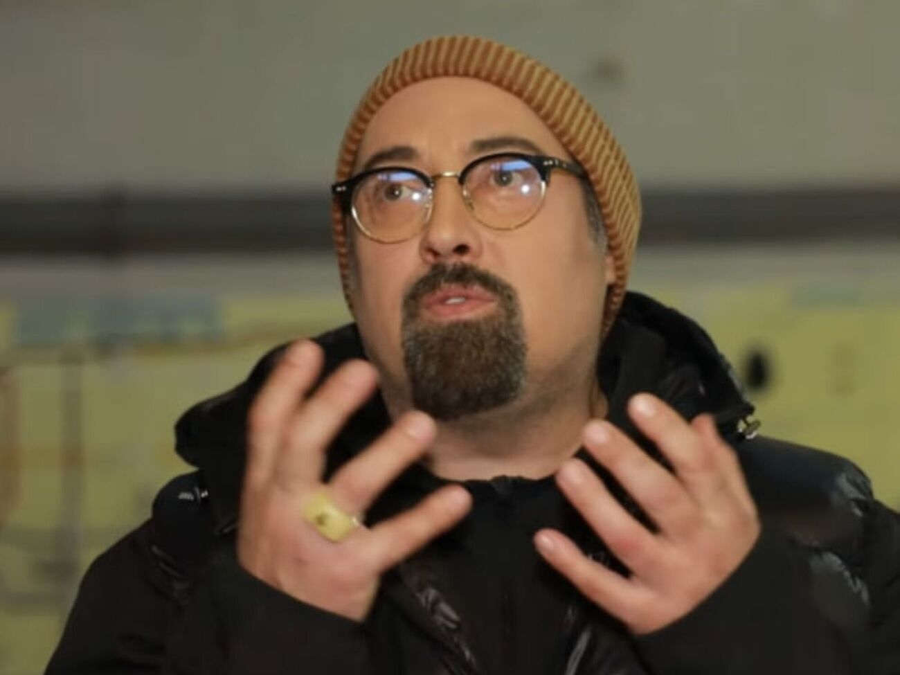 Коляденко делал пластические операции