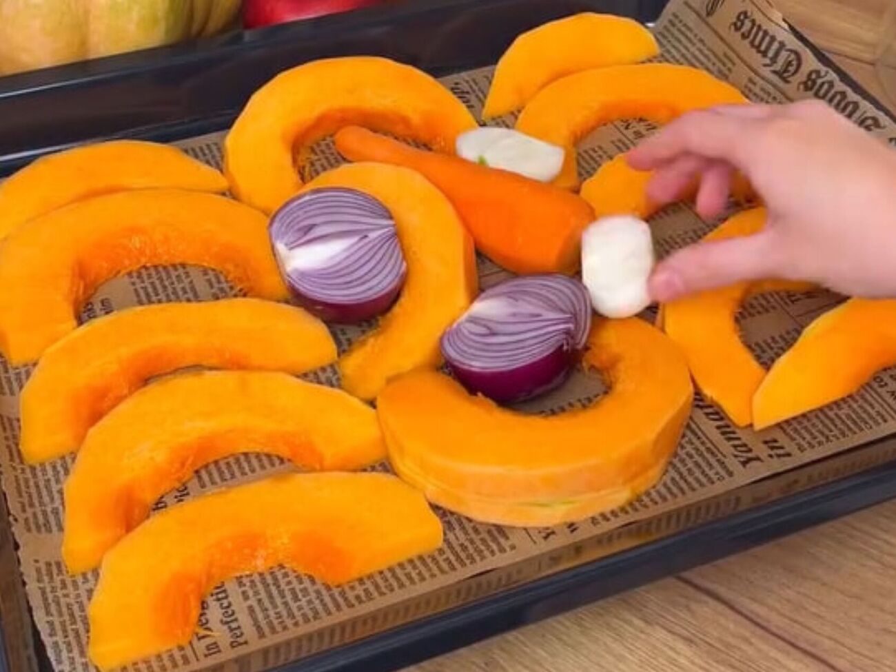 Запікайте овочі при 200 °C приблизно 30 хвилин