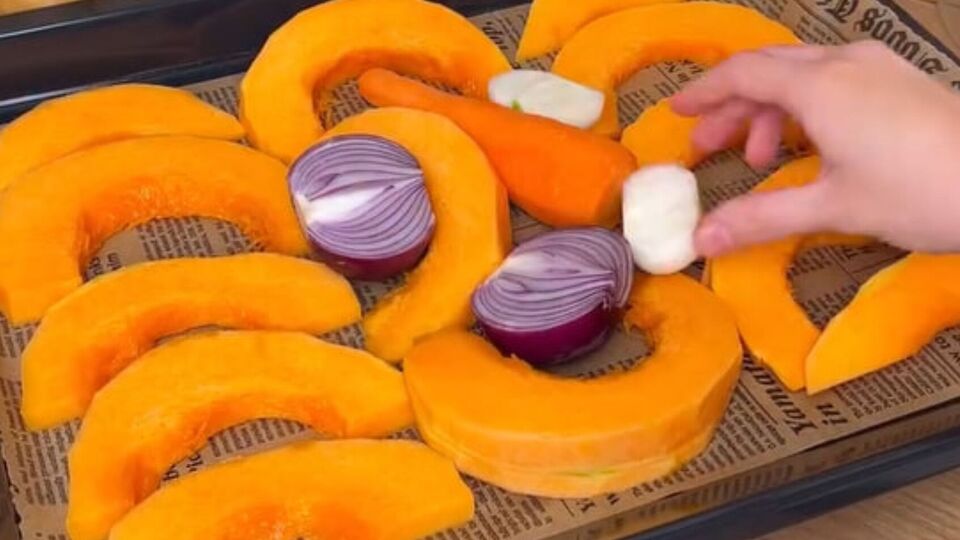 Запікайте овочі при 200 °C приблизно 30 хвилин