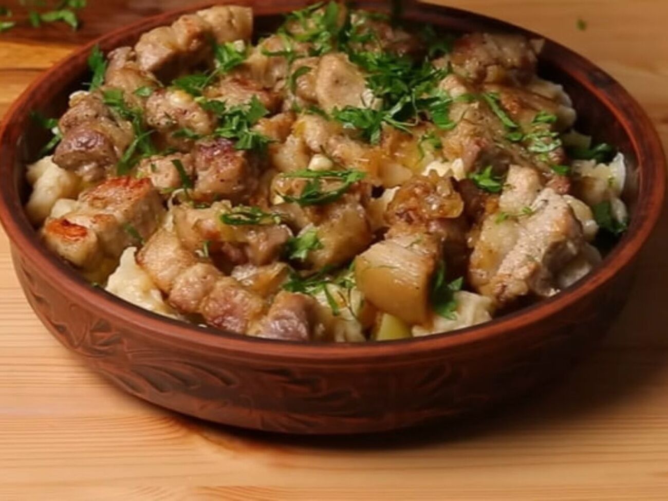 Блюдо готовится из картофеля, подбрюшины и галушек