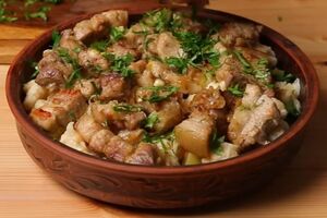 Блюдо готовится из картофеля, подбрюшины и галушек