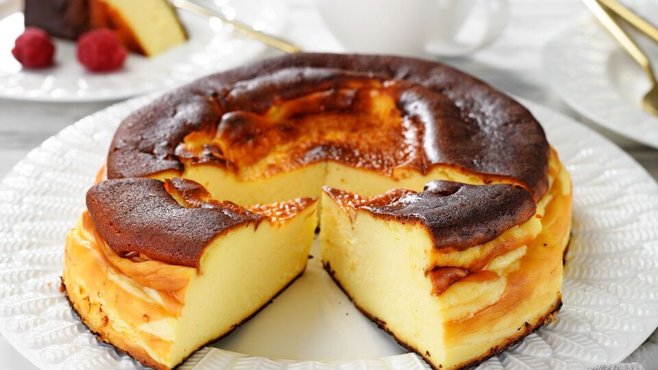 Чизкейк "Сан-Себастьян" гораздо нежнее, чем обычные