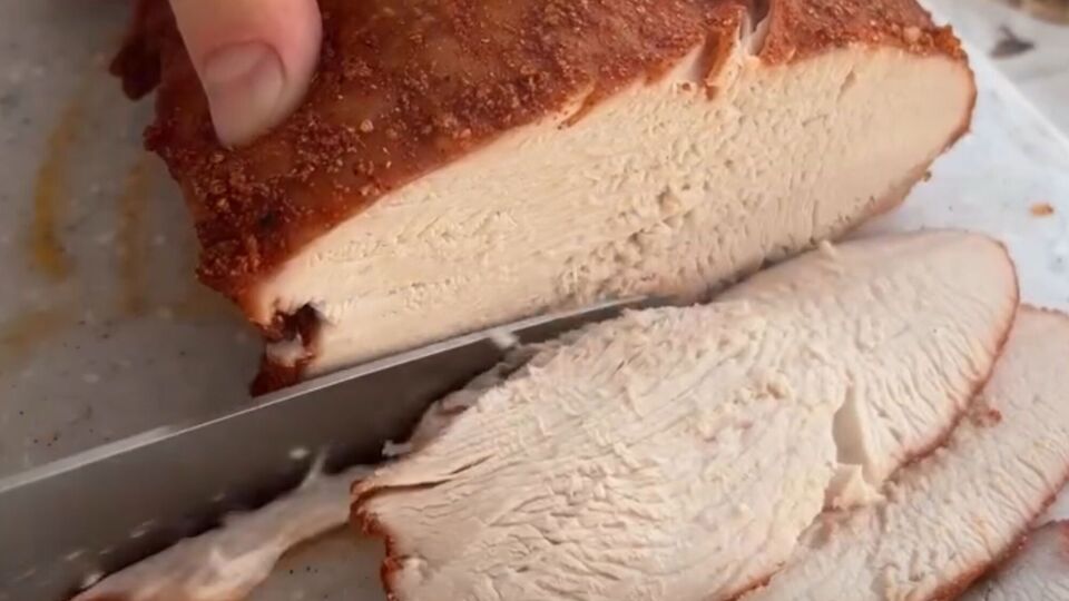 Ветчина получается очень сочной и вкусной