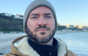 Дикусар родился 24 октября 1985 года в Одессе