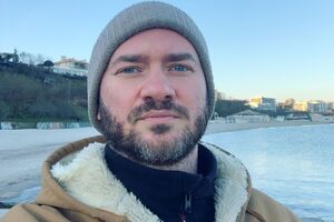 Дікусар народився 24 жовтня 1985 року в Одесі