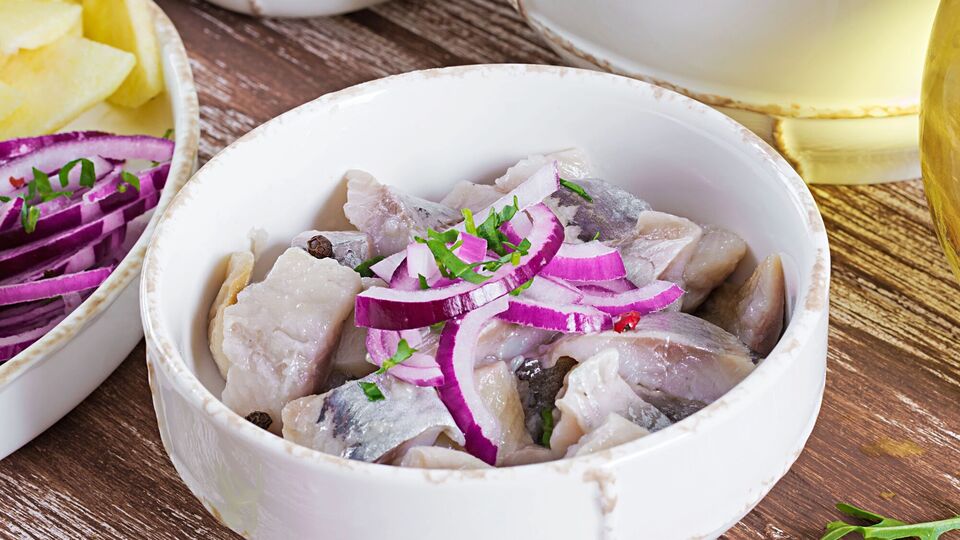 Скумбрия будет ароматной и вкусной