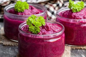 Цвіклі подають до м'ясних страв або використовують як намазку на хліб