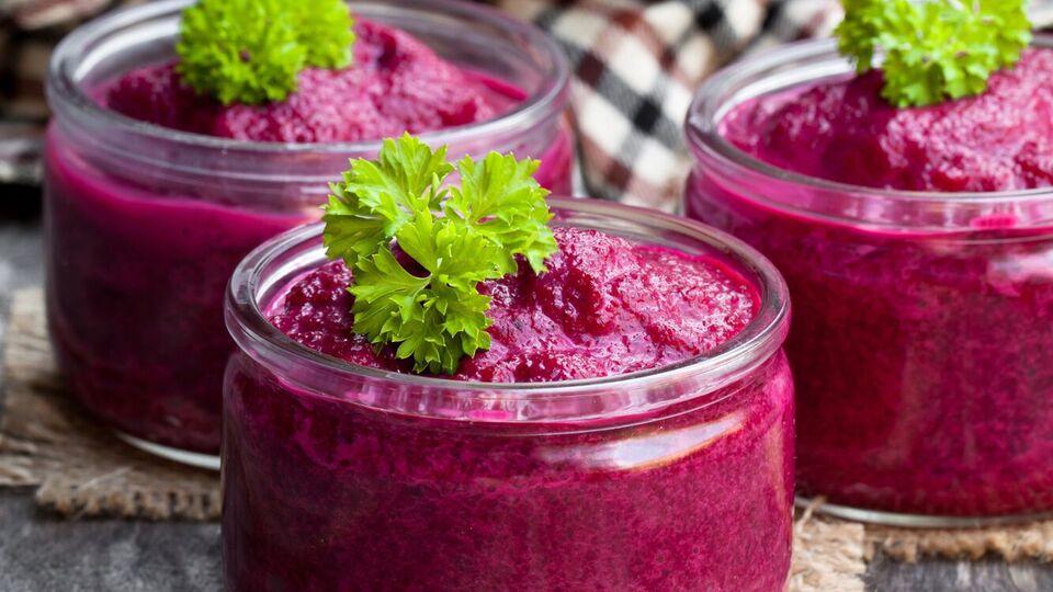 Цвіклі подають до м'ясних страв або використовують як намазку на хліб