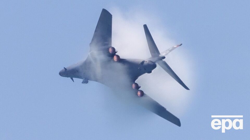 B‑1 злетіли з авіабази "Дайс" у Техасі, пролетіли через Кариби й наблизилися до венесуельського узбережжя