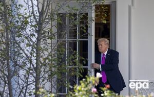 В Белом доме были удивлены, когда Трамп, оттягивавший санкции против РФ, принял их