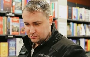 Буданов зізнався, що друзі подарували йому збірку "Так ніхто не кохав: Антологія української поезії про кохання"