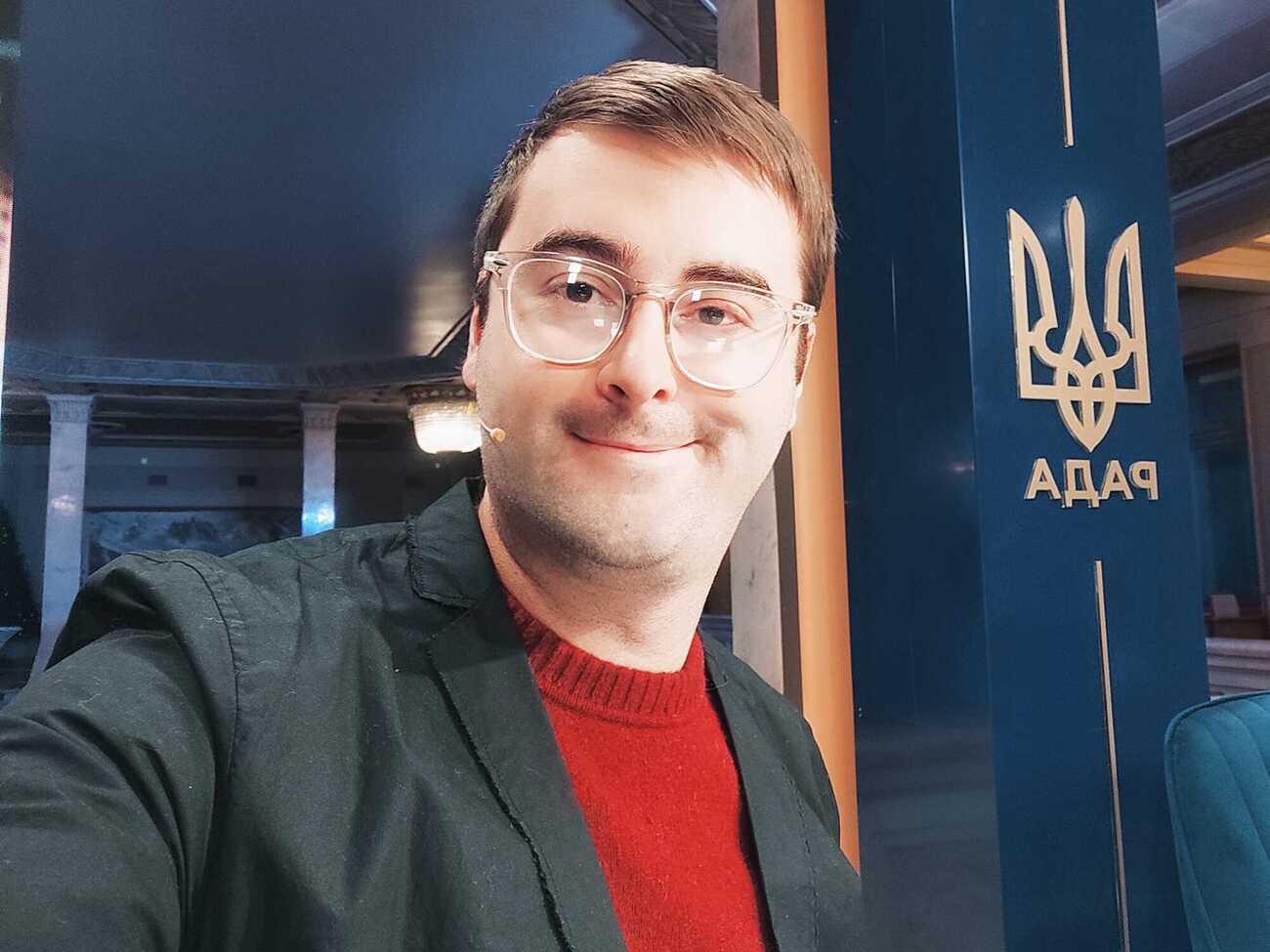 2022 року Молчанов виїхав до Москви, де став головним учасником кремлівських медійних проєктів