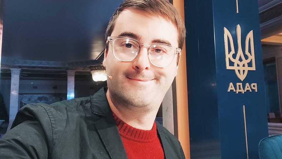 2022 року Молчанов виїхав до Москви, де став головним учасником кремлівських медійних проєктів