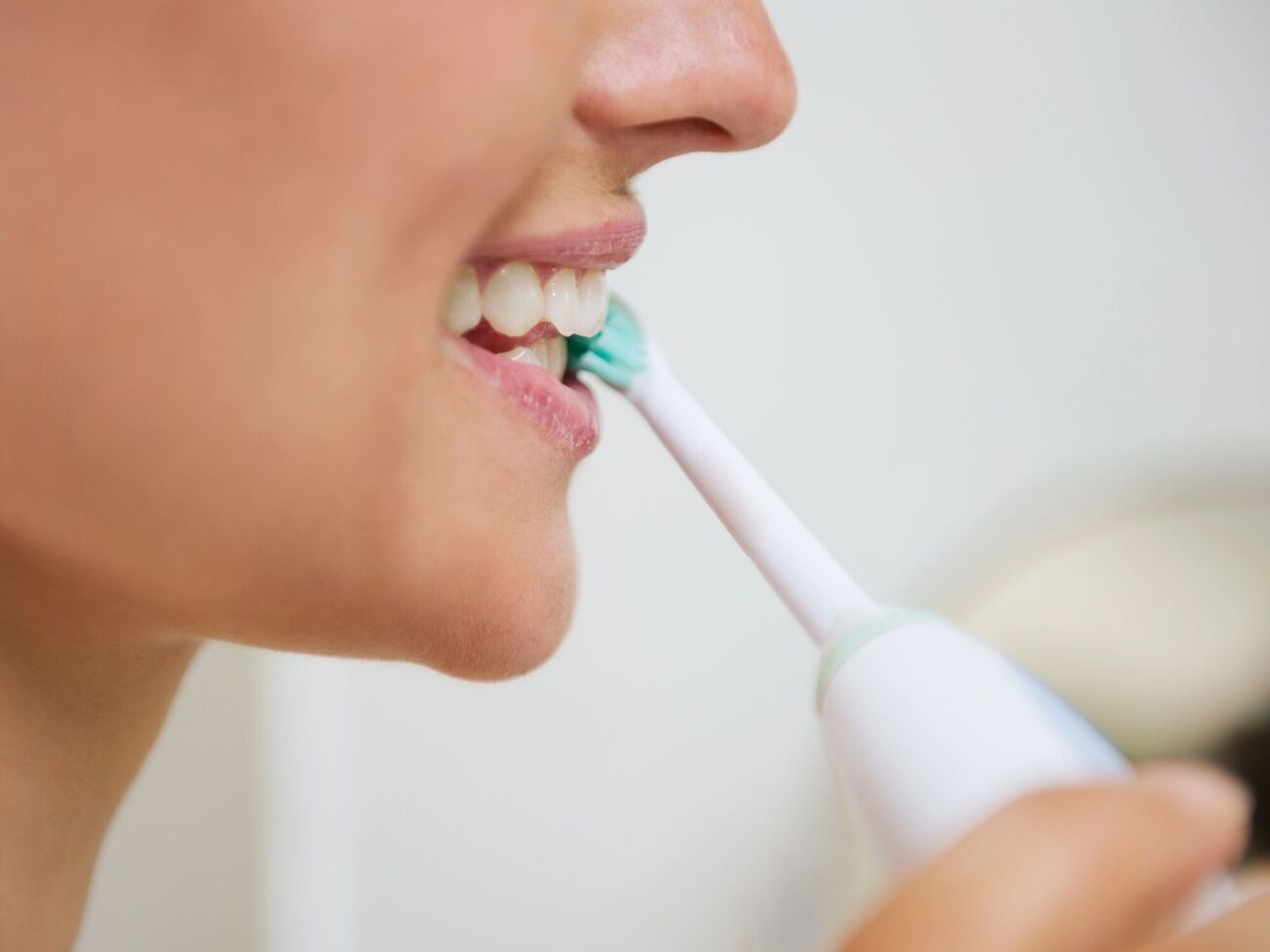 Электрической щеткой нельзя пользоваться постоянно