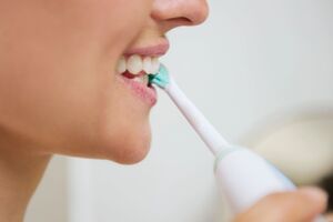 Электрической щеткой нельзя пользоваться постоянно