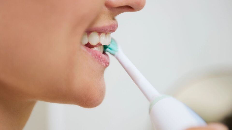 Электрической щеткой нельзя пользоваться постоянно