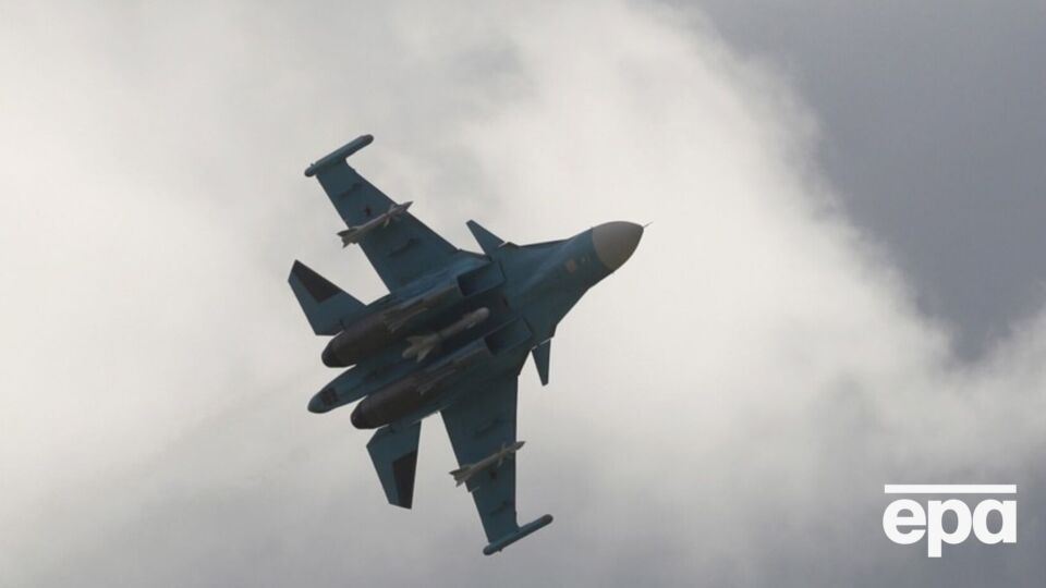 По данным украинских военных, россияне выпустили три КАБ из Су-34