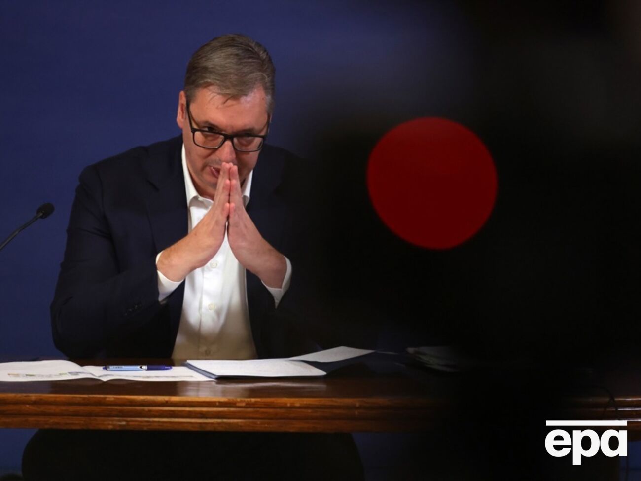 Вучич сейчас столкнулся с волной антиправительственных протестов и, вероятно, вынужден будет искать экстренные поставки горючего баржами