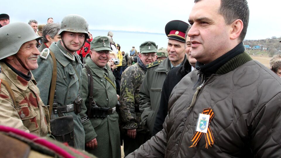 В феврале 2014 года, после смены власти в Украине, Захарченко сбежал из страны