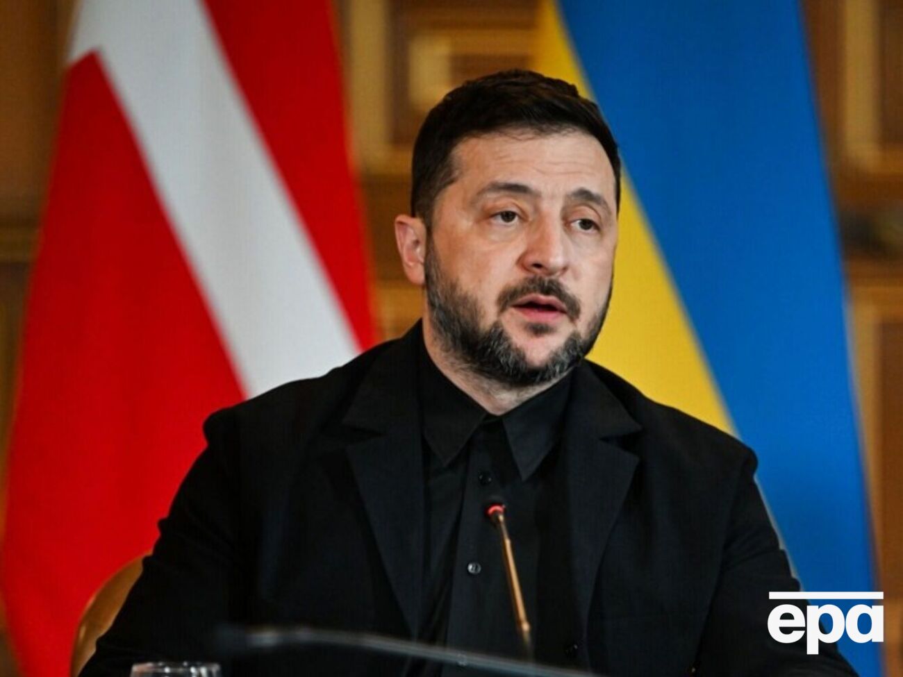 По словам Зеленского, необходимо применять давление не только против российских компаний "Роснефть" и "ЛУКойл", но и всех остальных