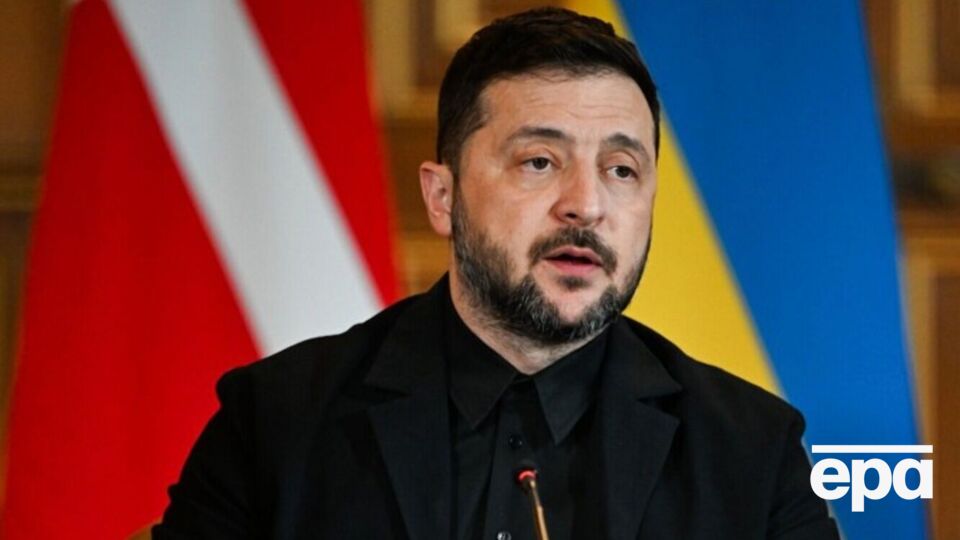 По словам Зеленского, необходимо применять давление не только против российских компаний "Роснефть" и "ЛУКойл", но и всех остальных