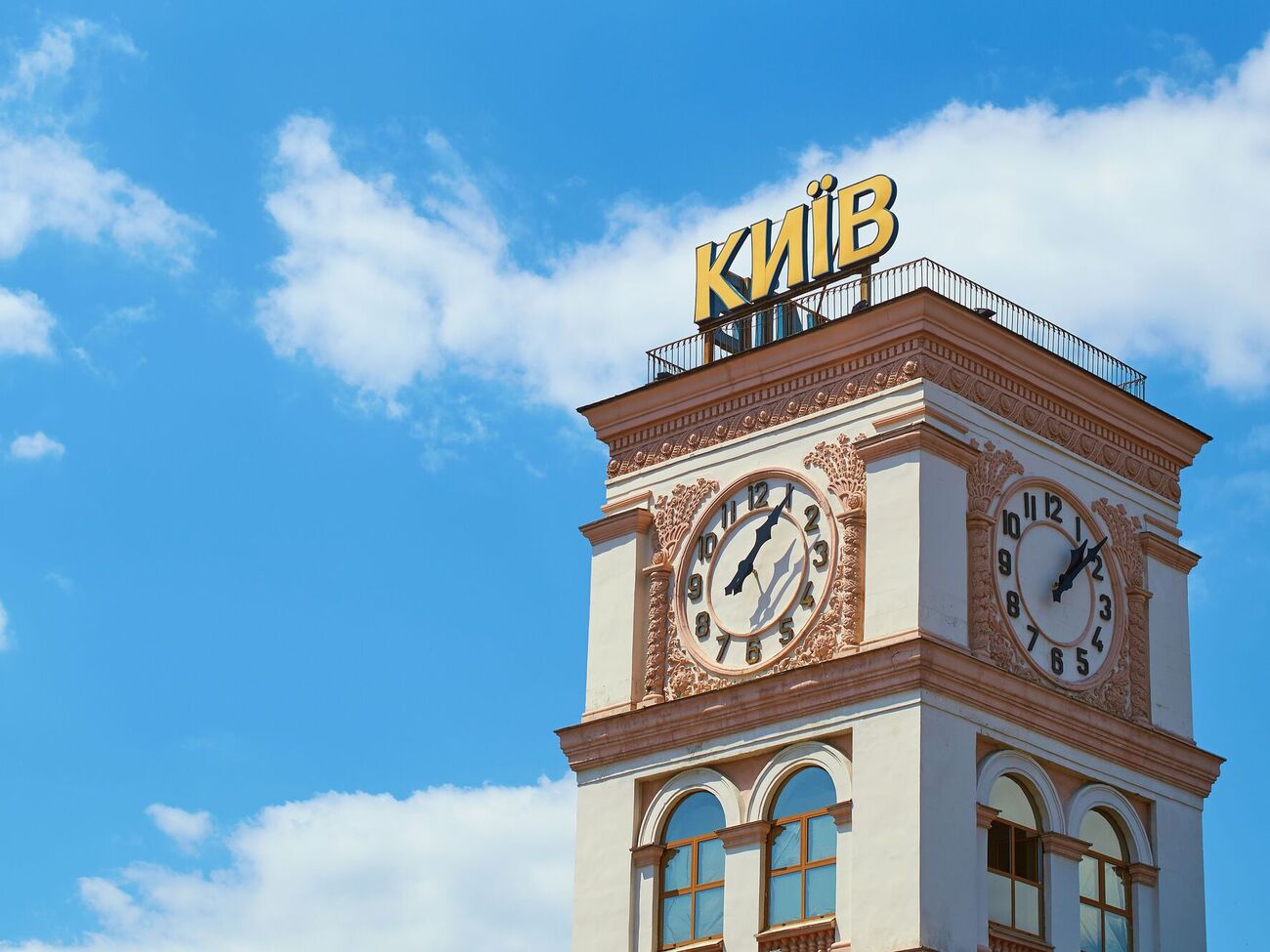 На современных гаджетах перевод часов происходит автоматически