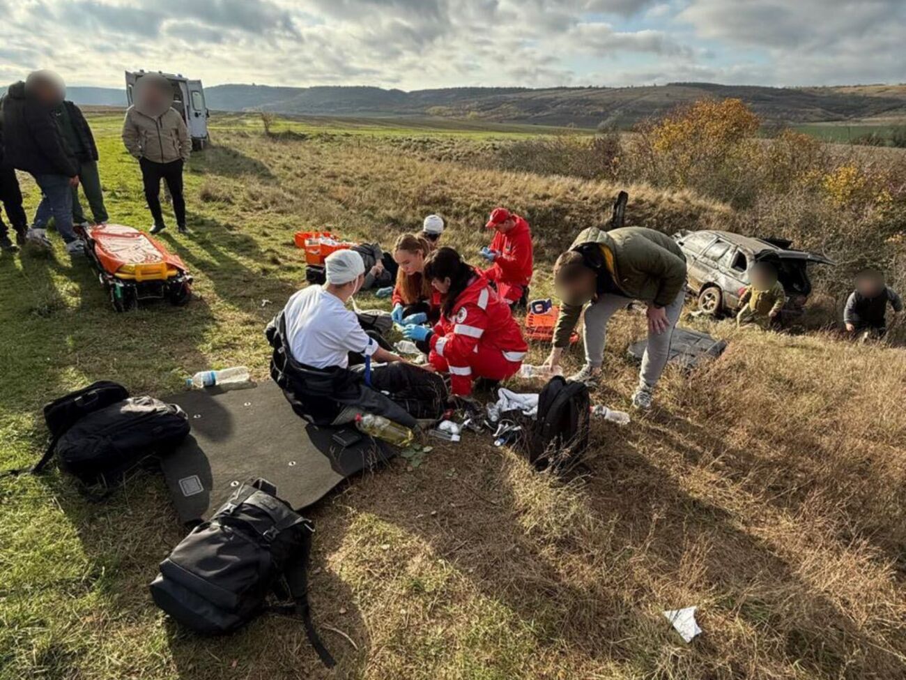 Пограничники оказали первичную медпомощь пострадавшим и вызвали "скорую" и полицию, рассказали в ГПСУ