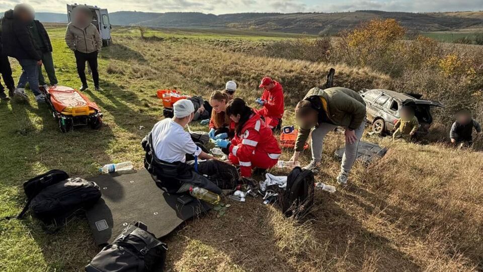 Пограничники оказали первичную медпомощь пострадавшим и вызвали "скорую" и полицию, рассказали в ГПСУ