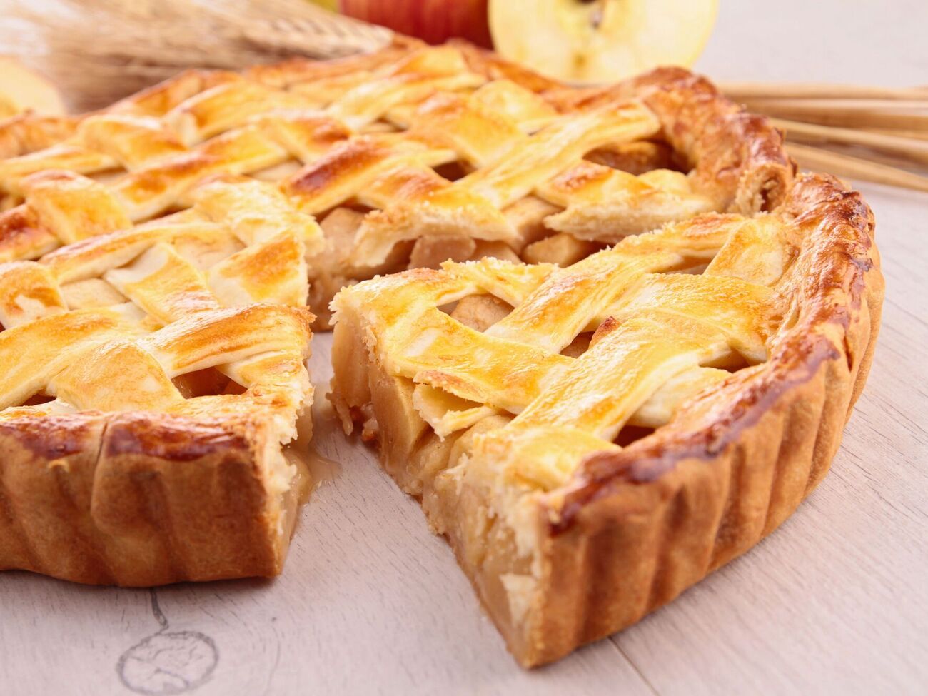 Для пирога візьміть 1,5 кг почищених яблук