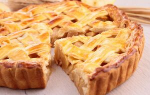 Для пирога візьміть 1,5 кг почищених яблук