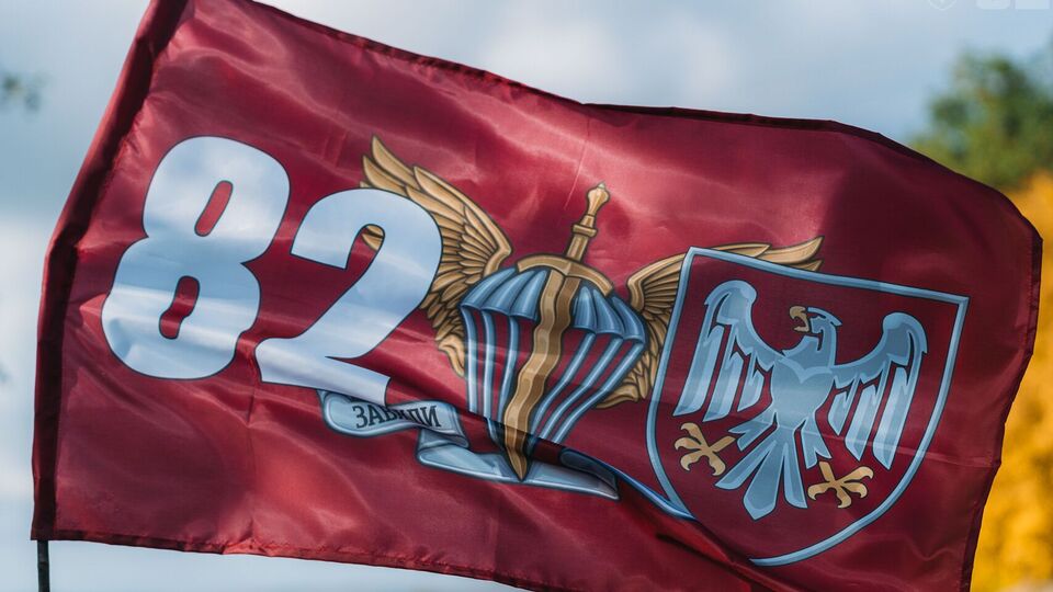 Десантники установили в селе флаг Украины