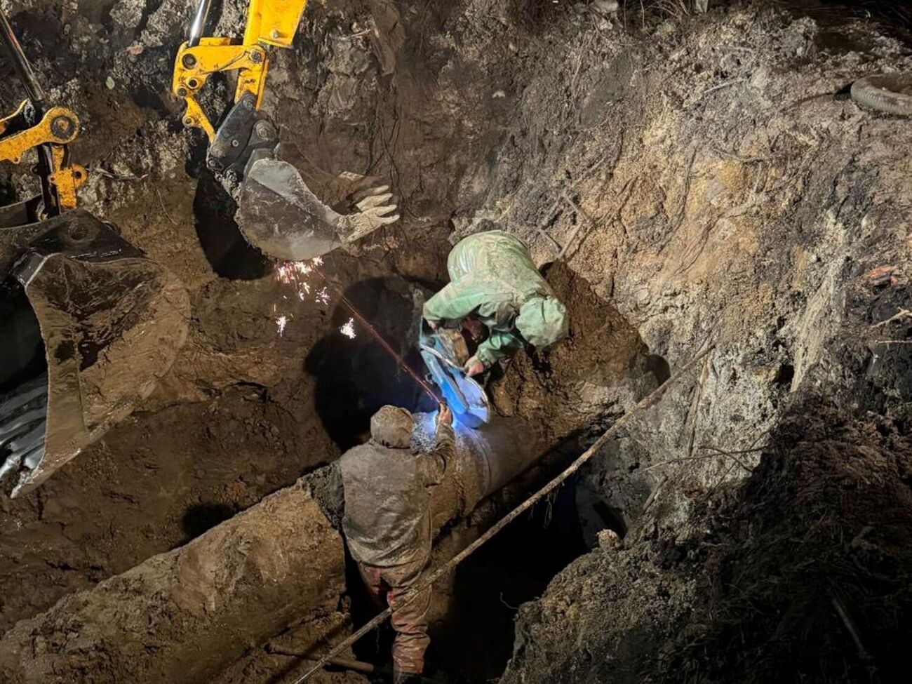 Во время ремонта магистрального водопровода произошло несколько аварий