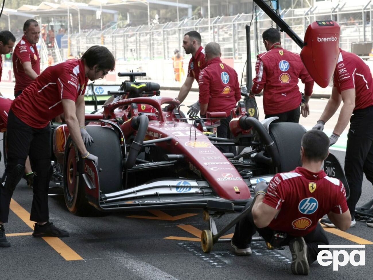 Гонсалес начал заниматься картингом с восьми лет, но из-за отсутствия денег не смог продолжить карьеру