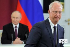 На коробках, які привіз Дмитрієв, зображено обличчя Путіна і його цитати