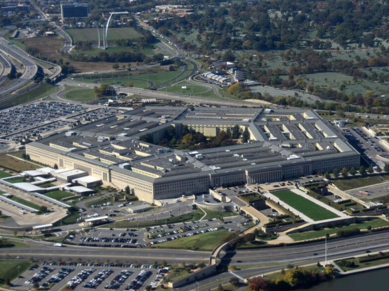 Трамп назвав донора, який пожертвував кошти Пентагону, "патріотом і другом"