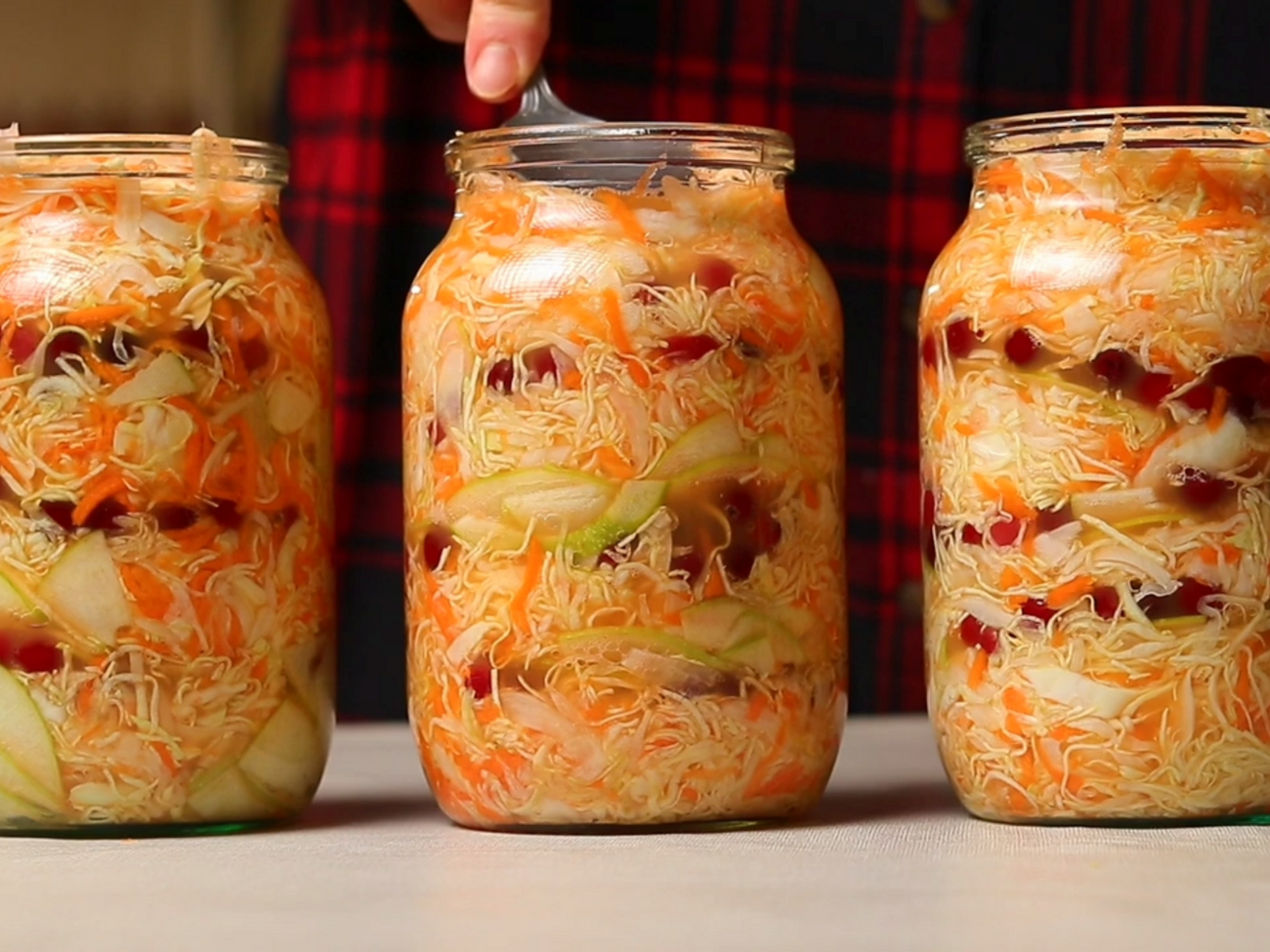 Готовую квашеную капусту нужно переставить в холодильник