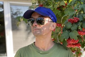 На хрена тебе тот бальный зал? Ты же и танцевать не умеешь!